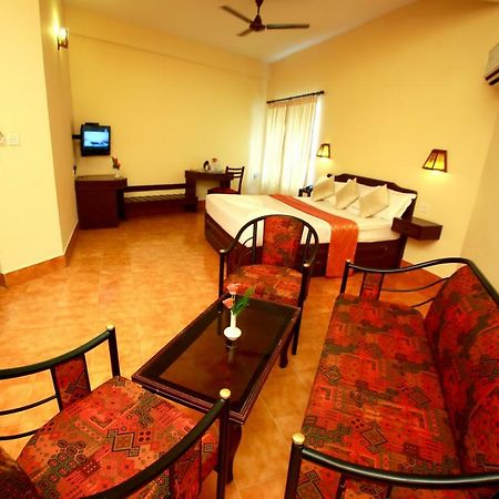 Michaels Inn Thekkady Bagian luar foto