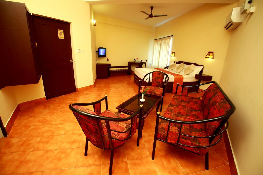 Michaels Inn Thekkady Bagian luar foto